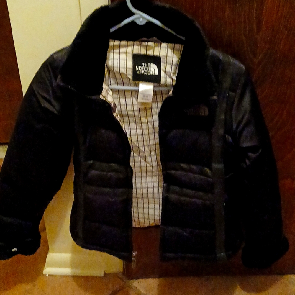 Womens north face winter jacket  black fur collar  and cuffs style 550  size xs